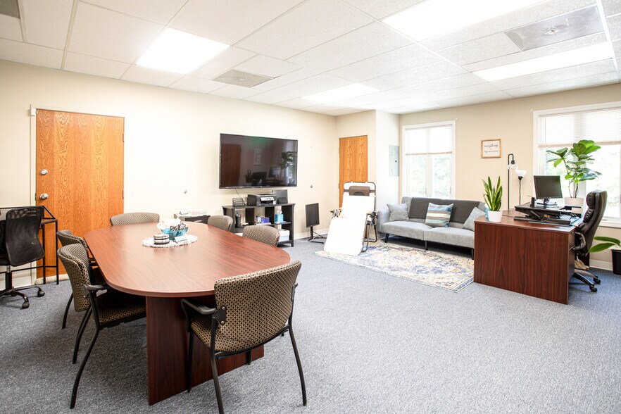More Photos Of 78 Faunce Corner Mall Rd, North Dartmouth Medical For Sale
