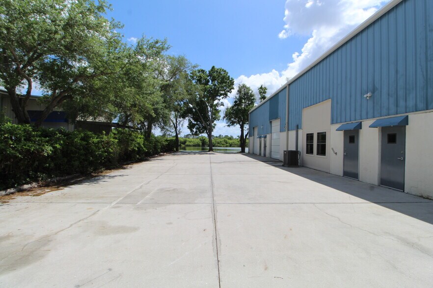 More Photos Of 2208 58th Ave E, Bradenton Warehouse For Sale