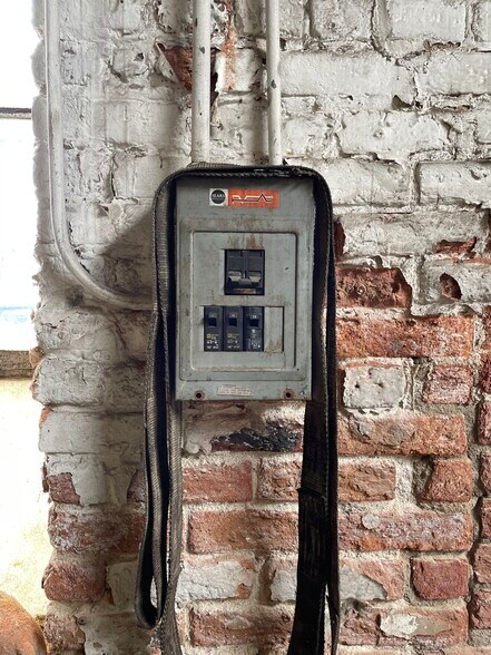 More Photos Of 1744 Indianapolis Blvd, Whiting Manufacturing For Sale