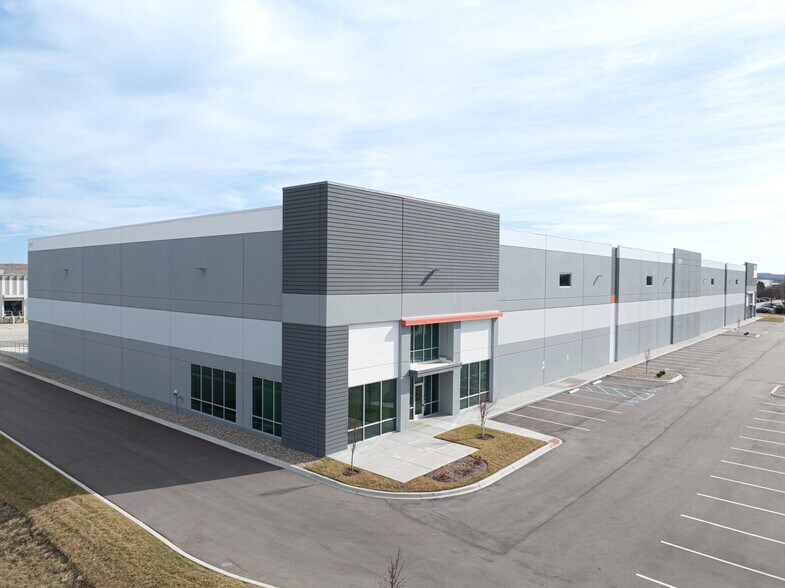 More Photos Of 7777 National Turnpike, Louisville Manufacturing For Lease