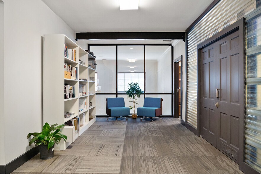 More Photos Of 1015 E Broad St, Columbus Office Residential For Lease