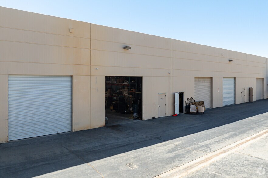 More Photos Of 28303-28319 W Industry Dr, Valencia Warehouse For Lease