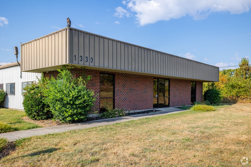 More Photos Of 1330 Gateway Dr, Gallatin Truck Terminal For Lease