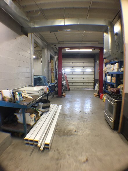 More Photos Of 6600 Holabird Ave, Baltimore Auto Repair For Sale