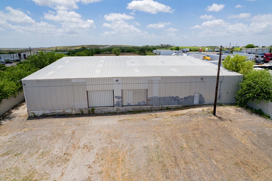 More Photos Of 7240 E IH-10, San Antonio Warehouse For Sale