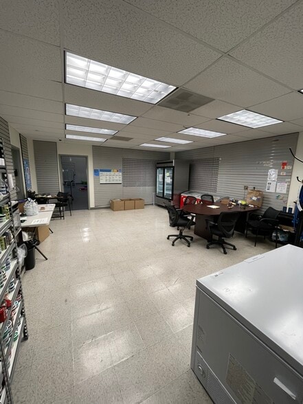 More Photos Of 1180 Ford St SE, Salem Warehouse For Lease