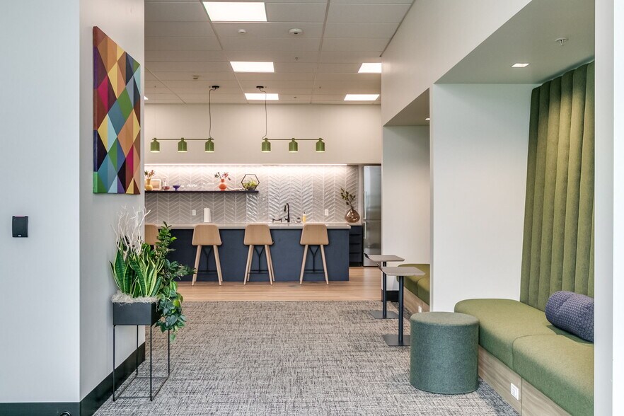 More Photos Of 2055 NW Savier St, Portland Office For Lease