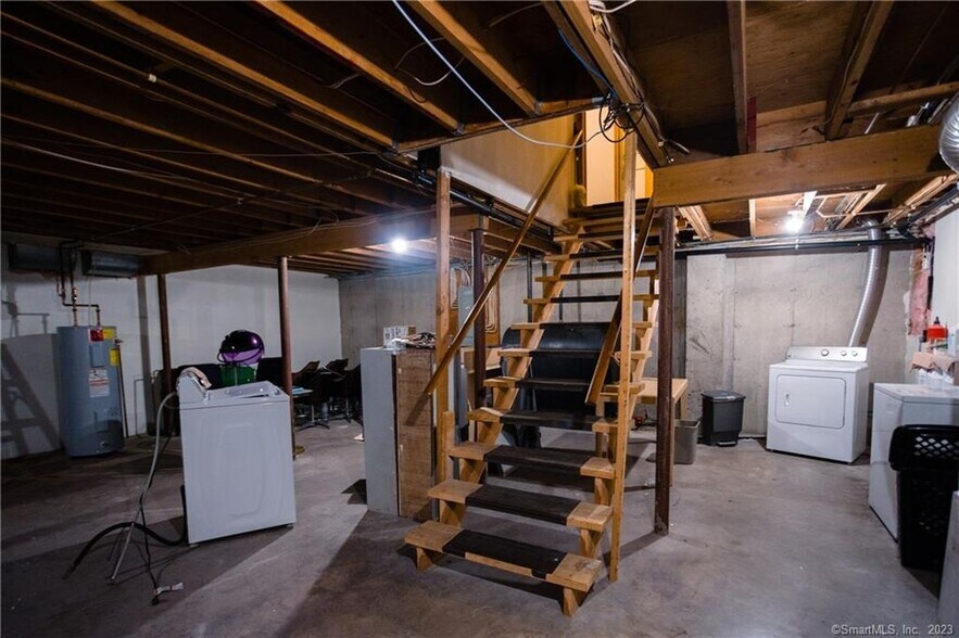 More Photos Of 448 Spring St, Windsor Locks Freestanding For Lease