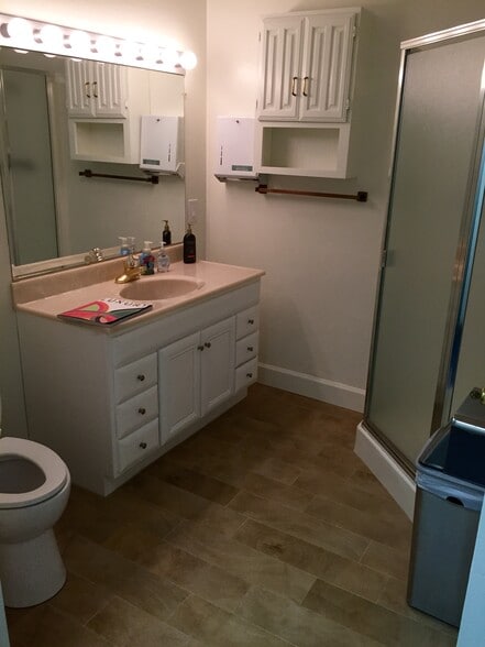 More Photos Of 100 N Hill Dr, Brisbane Light Manufacturing For Lease