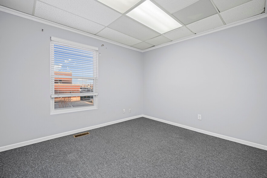 More Photos Of 30521 Schoenherr Rd, Warren Medical For Lease