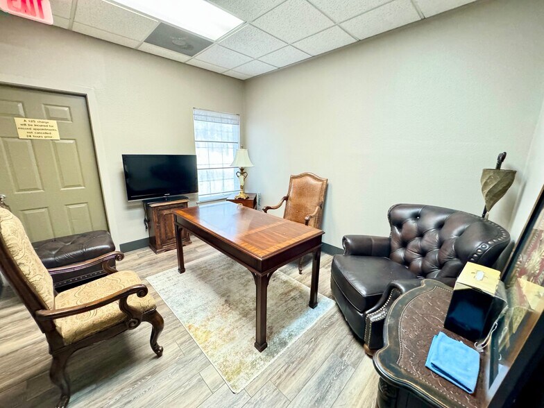 More Photos Of 4550 Lamar Ave, Paris Rehabilitation Center For Lease