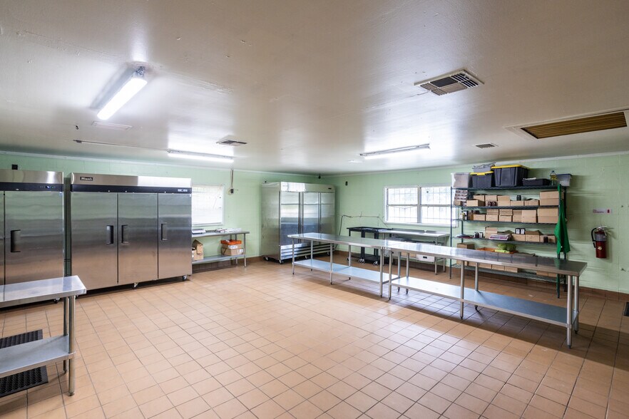 More Photos Of 10204 Se State Road 100, Starke Flex For Sale