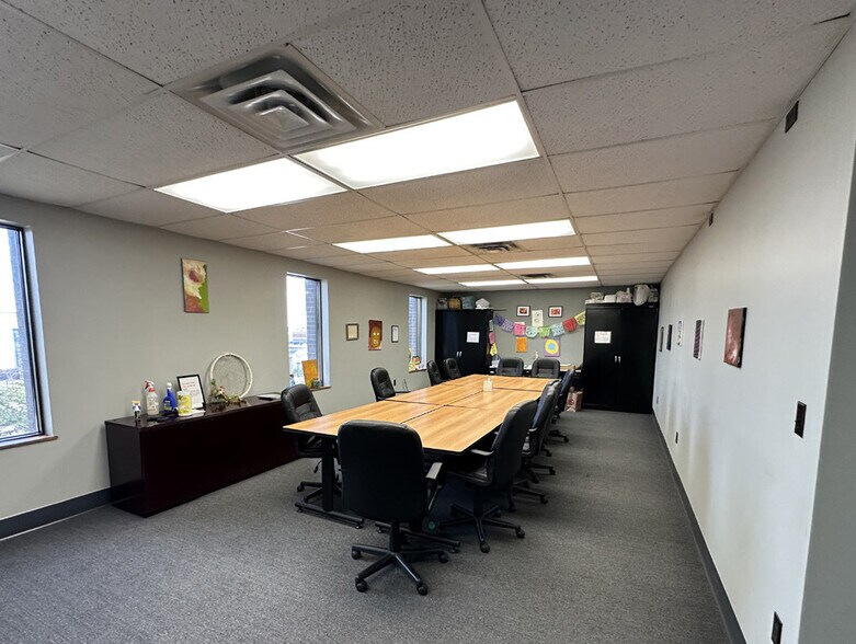 More Photos Of 1740 Livingston Ave, West Saint Paul Light Manufacturing For Sale