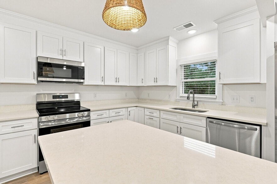 More Photos Of 112 Buckroe Ave, Hampton Storefront Retail Residential For Sale