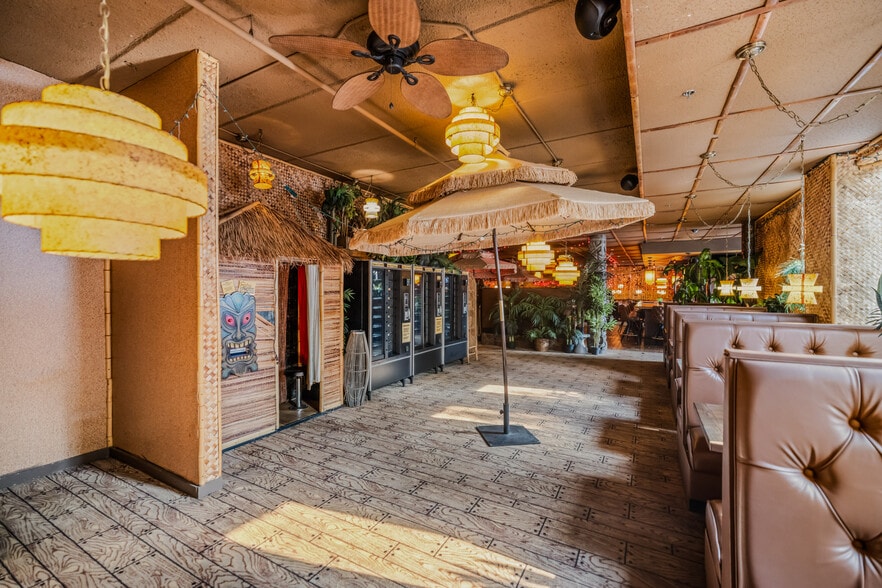 More Photos Of 1900 & 1924 Marshall St NE, Minneapolis Restaurant For Sale