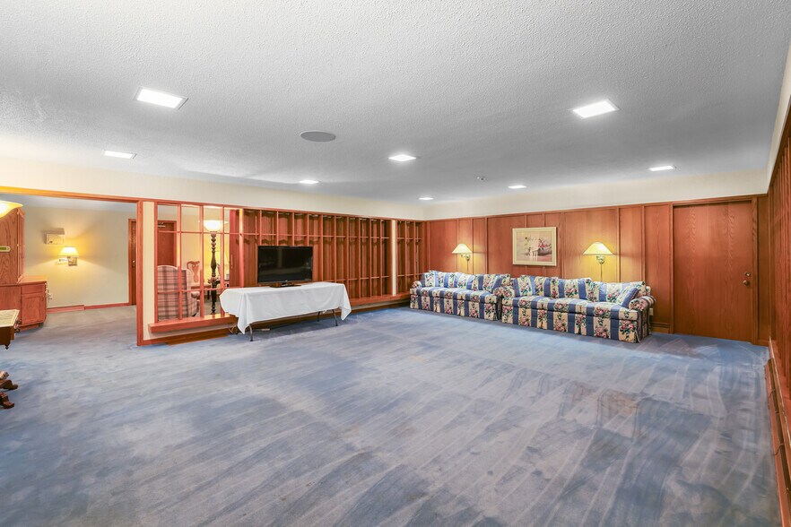 More Photos Of 1801 Commerce Blvd, Mound Funeral Home For Sale