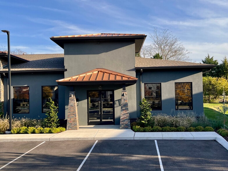 More Photos Of 125 Maple Row Blvd., Hendersonville Office For Lease
