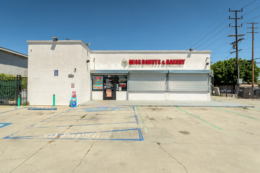 More Photos Of 853 E Manchester Ave, Los Angeles Restaurant For Sale