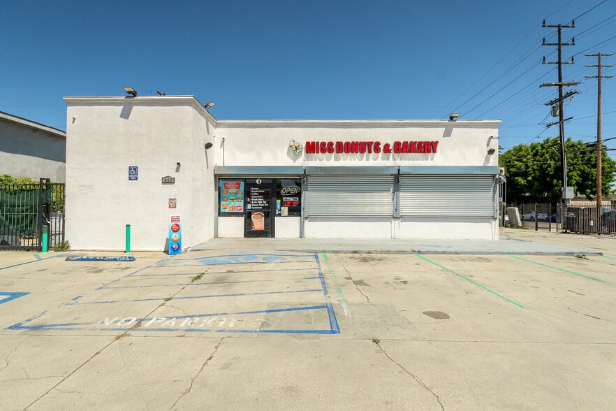 More Photos Of 853 E Manchester Ave, Los Angeles Restaurant For Sale