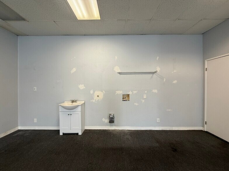 More Photos Of 8851 Garden Grove Blvd, Garden Grove Storefront Retail Office For Lease
