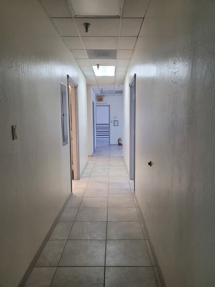 More Photos Of 7323 W Carole Ln, Glendale Light Distribution For Lease