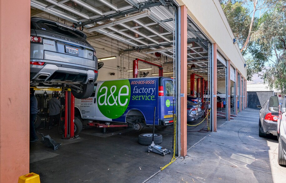 More Photos Of 3948 State St, Santa Barbara Auto Repair For Sale