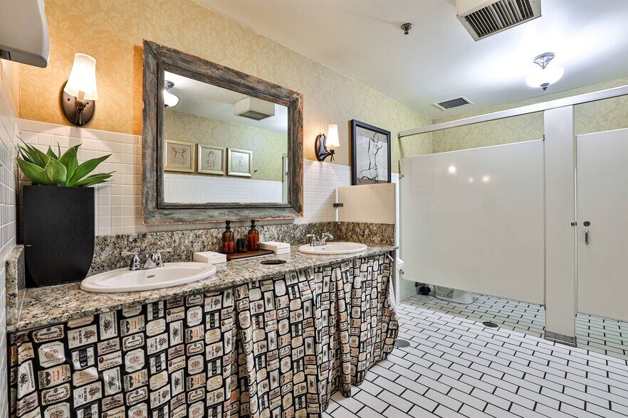 More Photos Of 1420 Sycamore St, Cincinnati Office For Sale