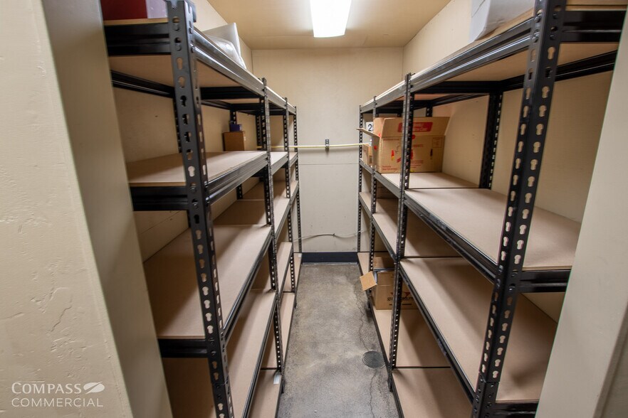 More Photos Of 1462 NE Cushing Dr, Bend General Retail For Lease