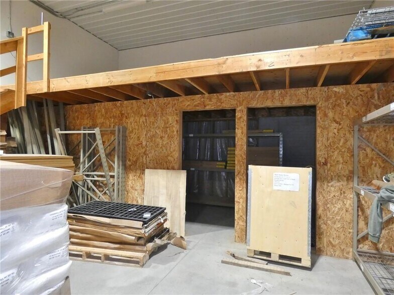 More Photos Of 2280 Graceland Rd, Pella Industrial For Sale