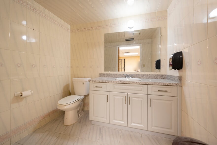 More Photos Of 5801 Plunkett St, Hollywood Warehouse For Lease