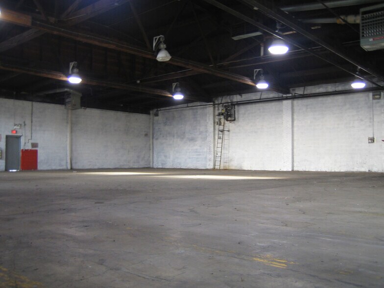 More Photos Of 531 N Stiles St, Linden Manufacturing For Lease