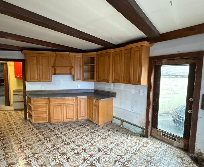 More Photos Of 11 Railroad Ave, Ridgefield Park Distribution For Lease