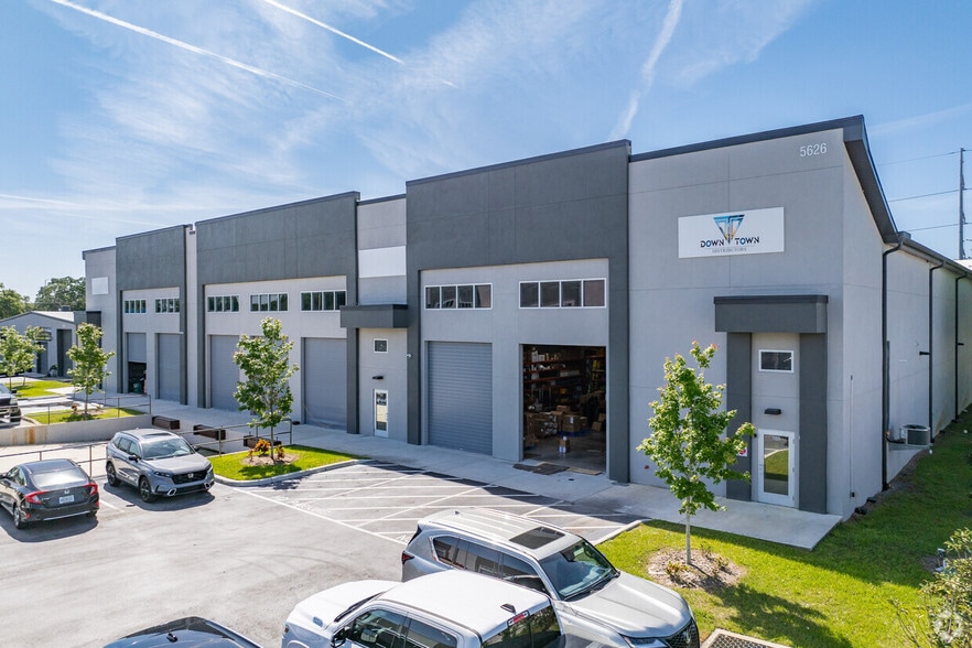 More Photos Of 5620 W Linebaugh Ave, Tampa Warehouse For Lease
