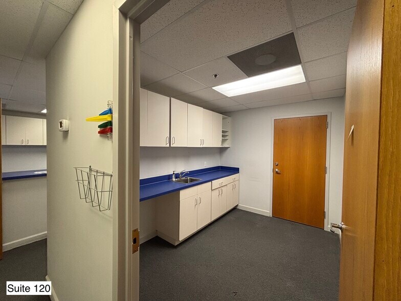 More Photos Of 14100 Fivay Rd, Hudson Medical For Lease