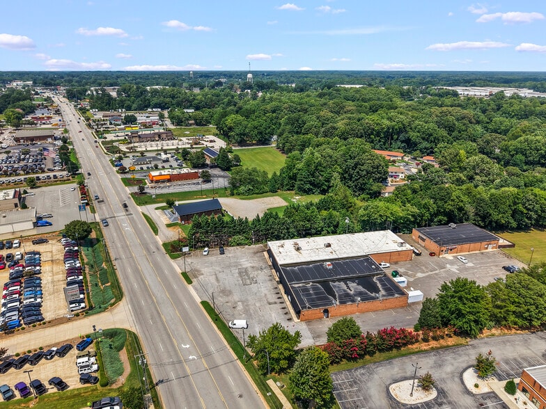 More Photos Of 945 NC Highway 66 S, Kernersville Storefront For Lease