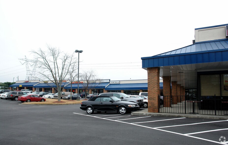 More Photos Of 700 Sandy Plains Rd, Marietta Storefront For Lease