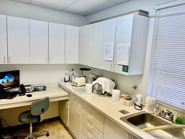 More Photos Of 2210 S Macdill Ave, Tampa Office For Sale