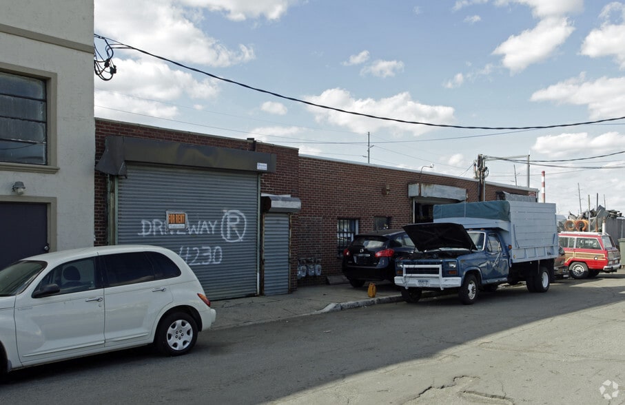 More Photos Of 4230 Industrial Pl, Island Park Manufacturing For Sale