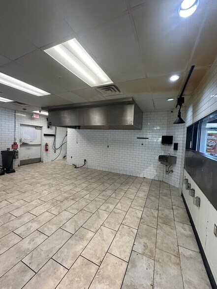 More Photos Of 380 E Division St NE, Rockford Fast Food For Sale