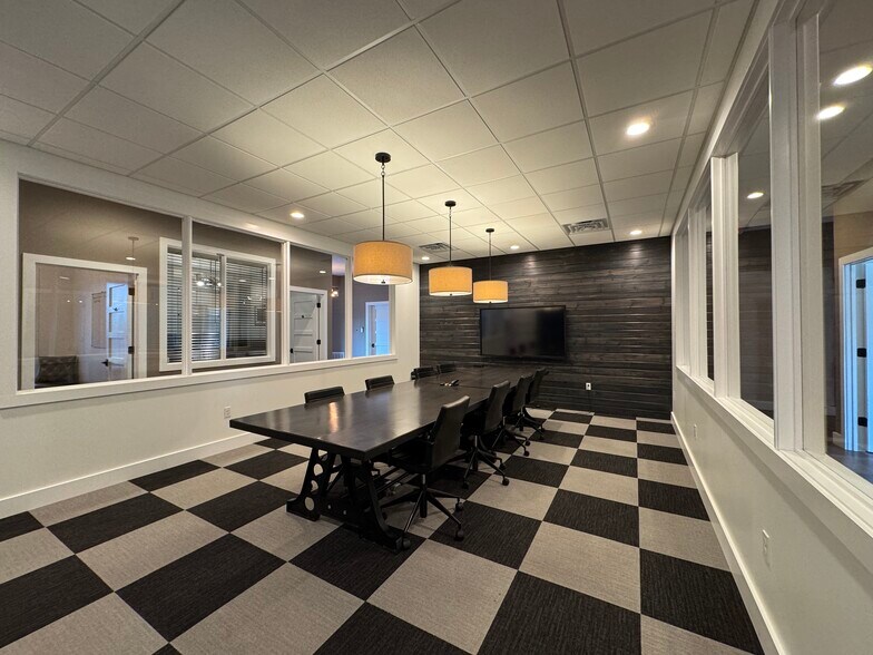 More Photos Of 1160 George Washington Blvd, Akron Flex For Sale
