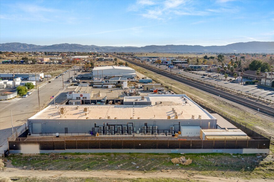 More Photos Of 44211 Yucca Ave, Lancaster Warehouse For Sale