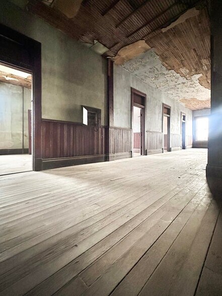 More Photos Of 200 S 3rd St, Leesville Hospitality For Sale