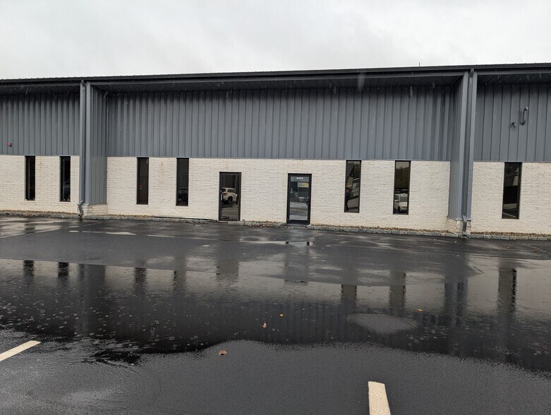 More Photos Of 237 River Rd, Uxbridge Warehouse For Lease