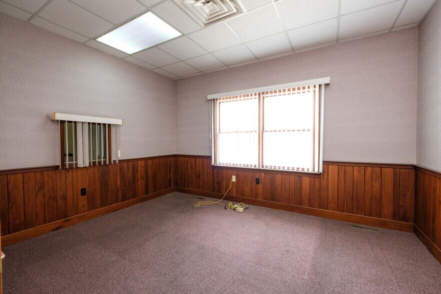 More Photos Of 120 S Main St, Edinburg General Retail For Sale