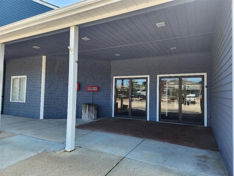 More Photos Of 140 Point Judith Rd, Narragansett Storefront Retail Office For Sale