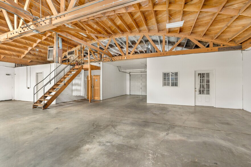 More Photos Of 821 W Olive St, Inglewood Warehouse For Lease