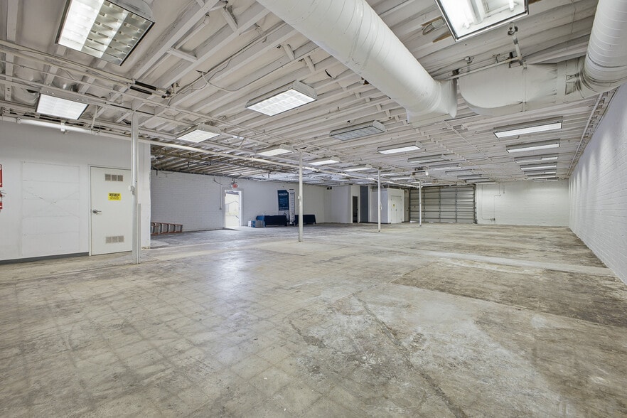More Photos Of 700-710 W Wilson Ave, Glendale Warehouse For Lease