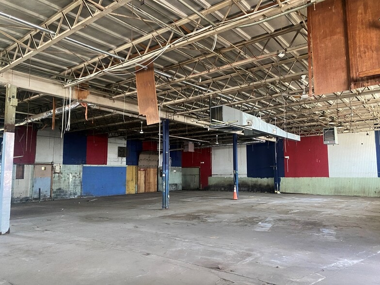 More Photos Of 195 Freight St, Waterbury Bar For Lease