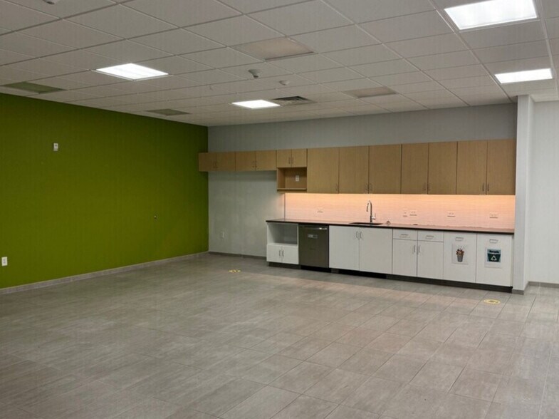 More Photos Of 2985 S Ridge Rd, Green Bay Medical For Lease