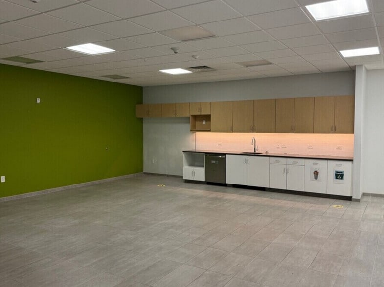 More Photos Of 2985 S Ridge Rd, Green Bay Medical For Lease